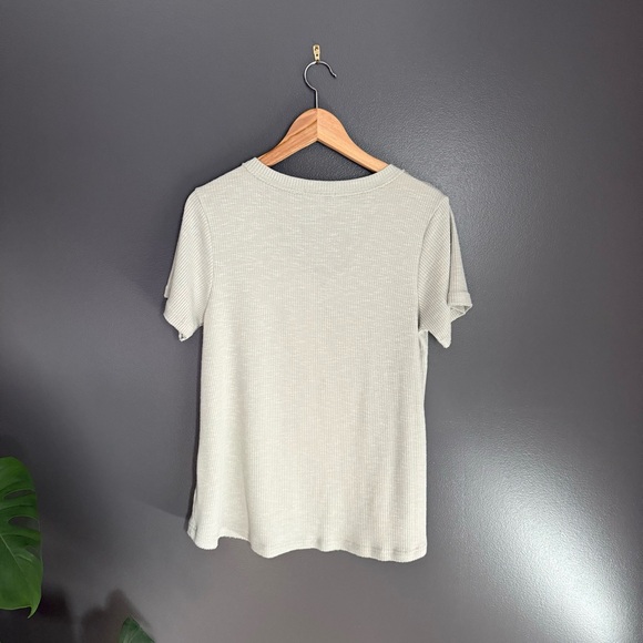 Z Supply Women Seafoam Green Deep V Neck Ribbed Tee Shirt with Scoop Hem Large - Picture 4 of 5